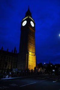 Big Ben již za tmy.